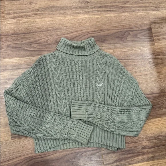 Kith Women’s Olive Green Cable Knit Cropped Sweater - Picture 1 of 5